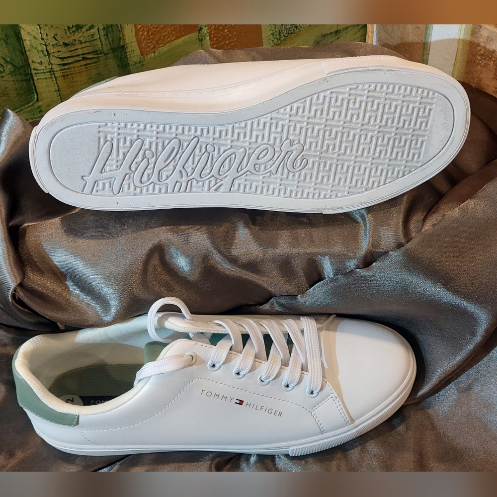 Tommy Hilfiger White Women's Sneakers - Picture 5 of 6